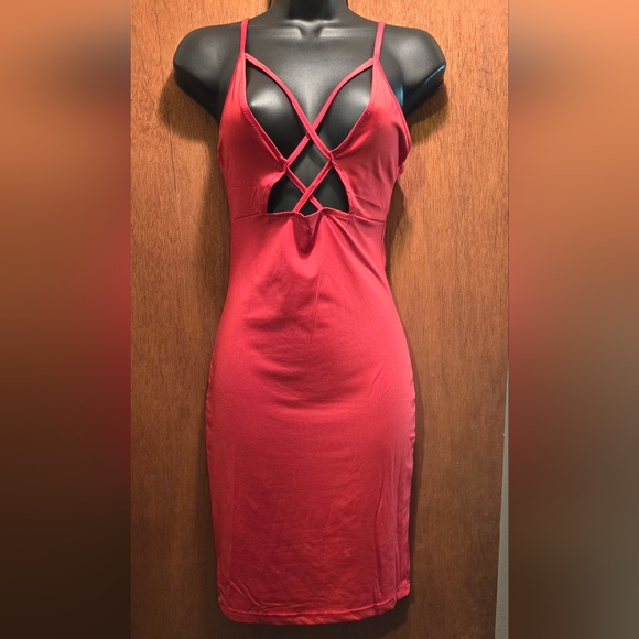 Gorgeous bidycon red dress with cut out SzS - Picture 2 of 5